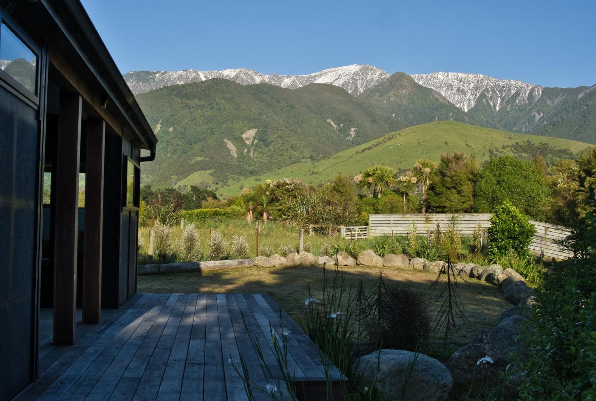 Kanuka Terrace - The Little Black House Hapuku ภายนอก รูปภาพ